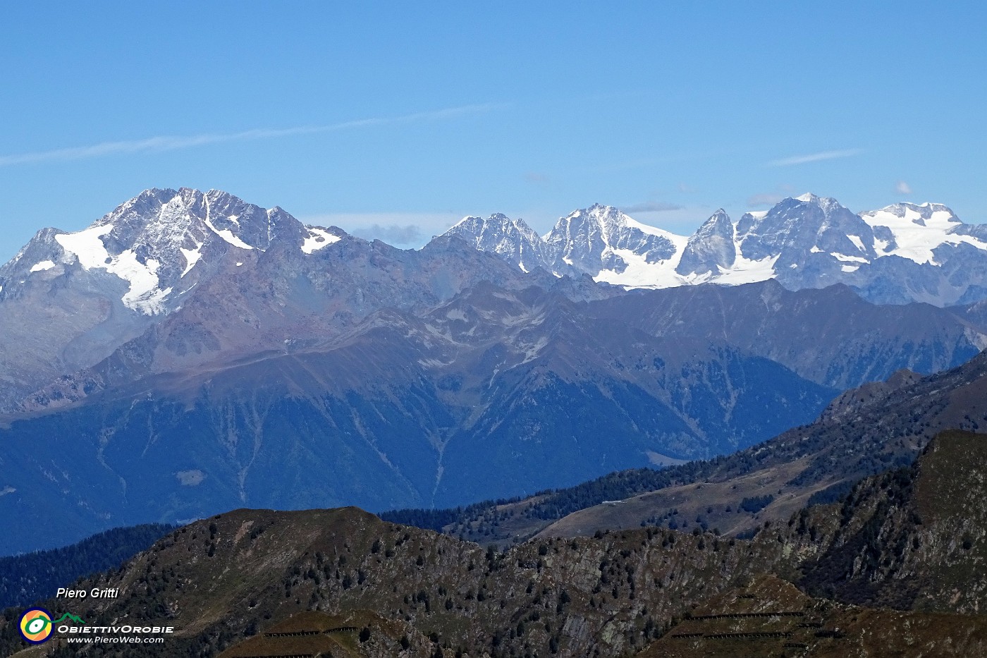 59 Zoom verso il Disgrazia e il gruppo del Bernina.JPG